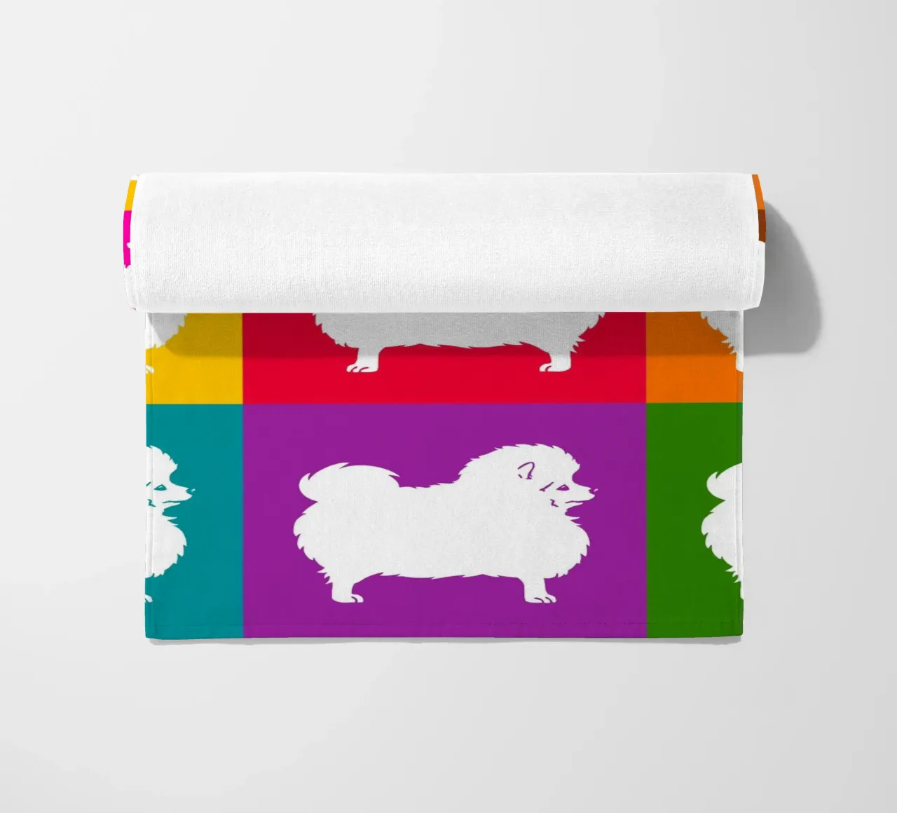 Spitz in piedi telo mare da Pop dogs