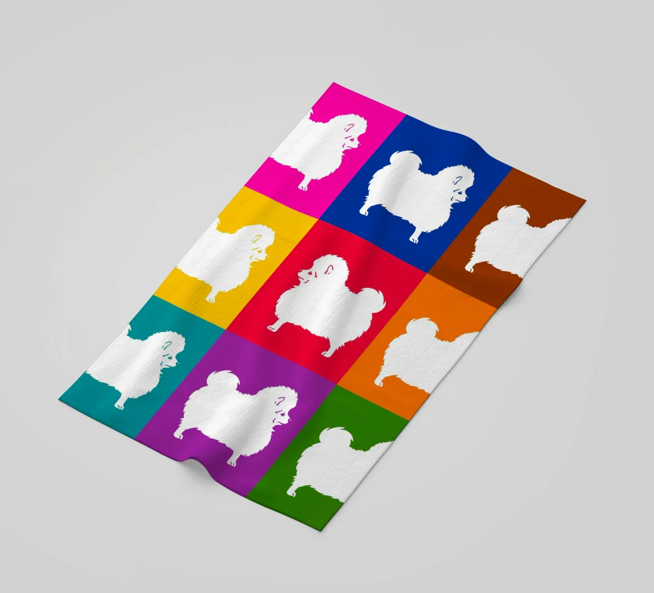 Spitz in piedi telo mare da Pop dogs