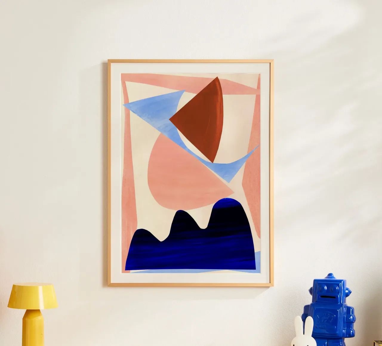 Stampa astratta rosa e blu poster con telaio in legno da Violets Print House