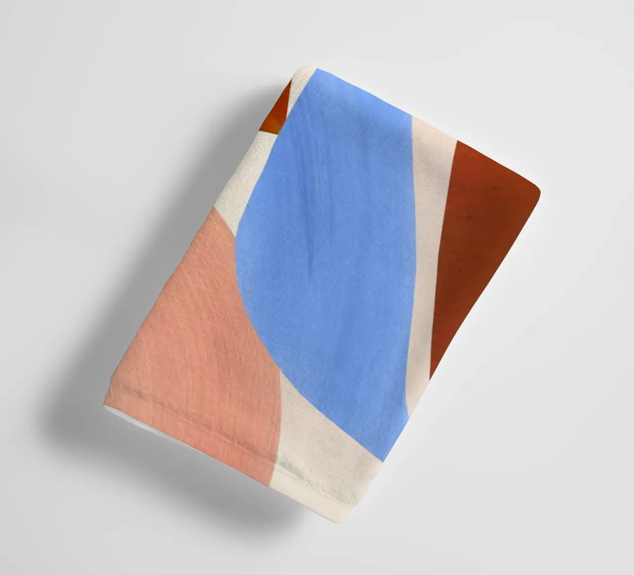 Blauw en bruin abstracte print badhanddoek van Violets Print House