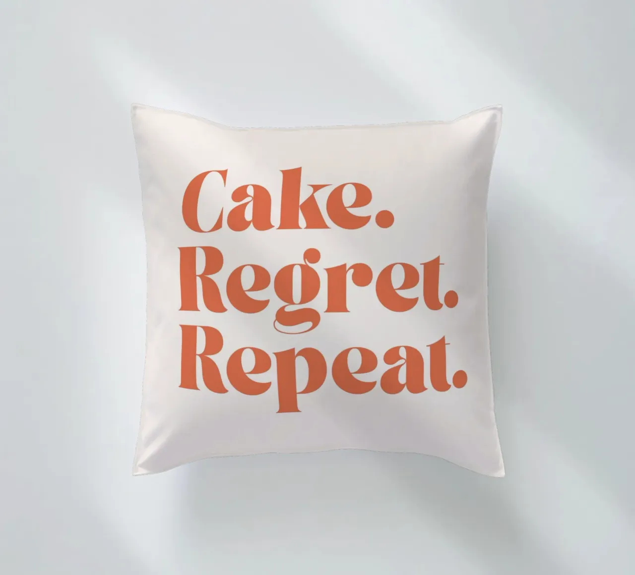 Cake Regret Repeat – Quote Print cuscino da Imaginative Quotes