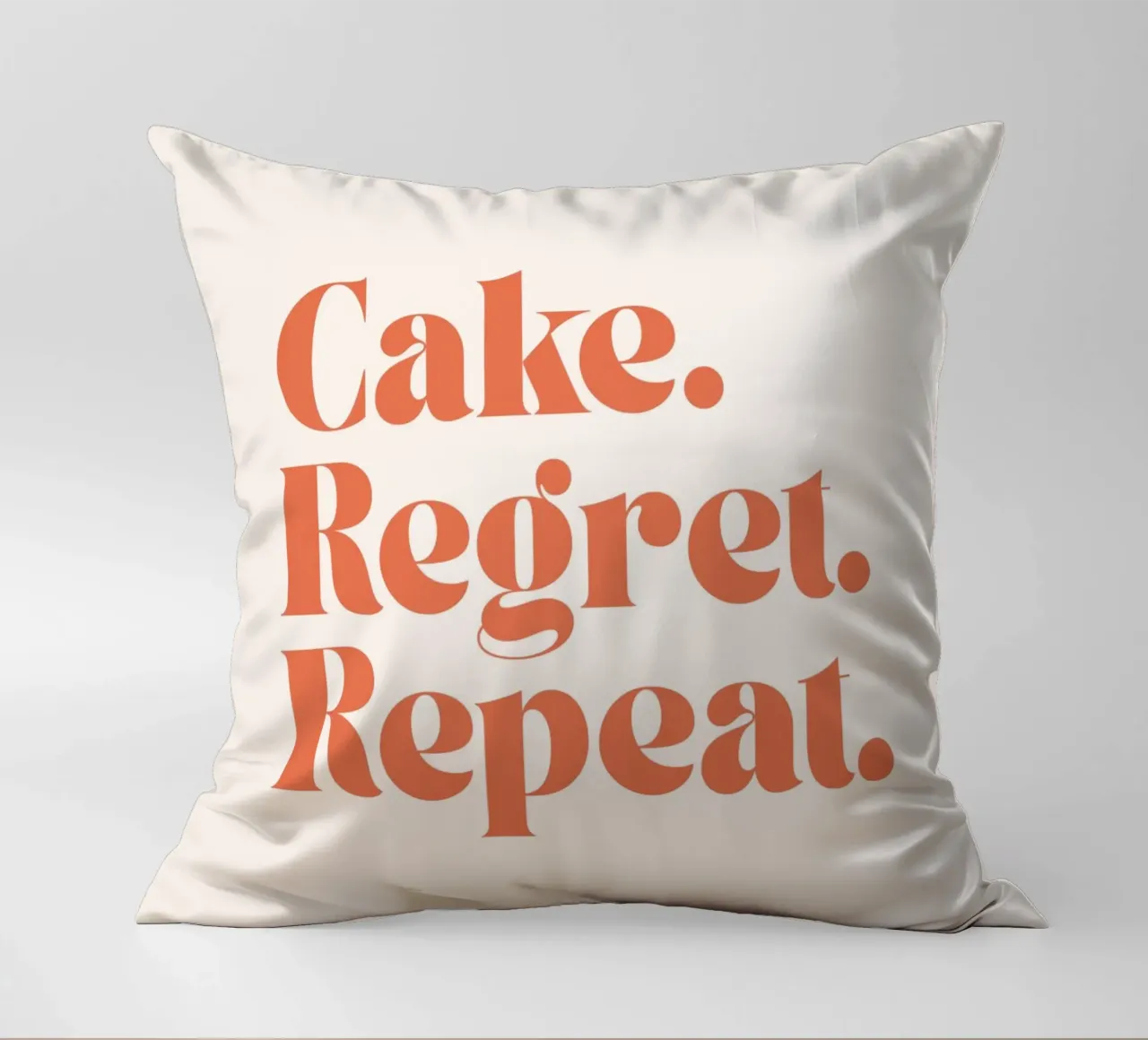 Cake Regret Repeat – Quote Print cuscino da Imaginative Quotes