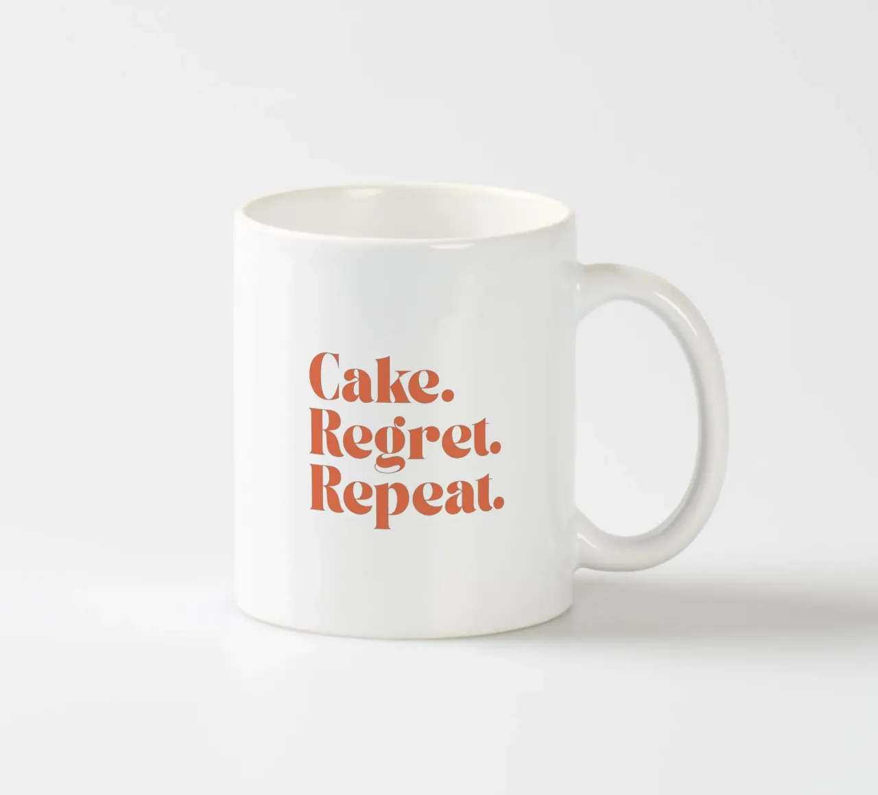 Cake Regret Repeat – Quote Print tazza in ceramica da Imaginative Quotes