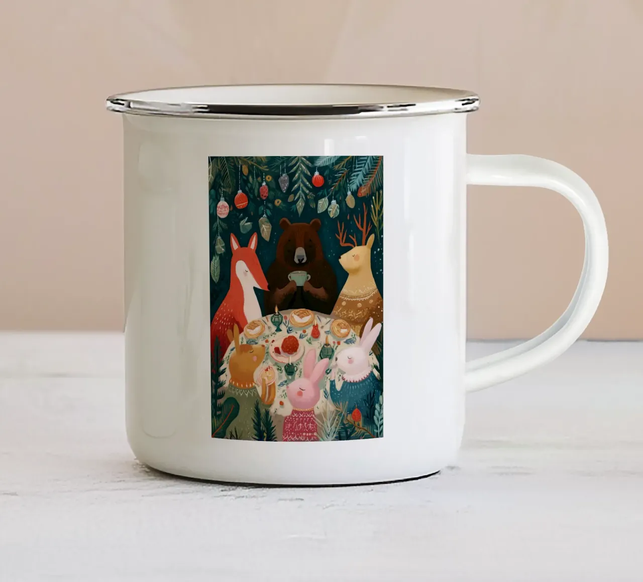 Stravagante scena di Natale con volpe, orso, cervo e coniglio tazza in smalto da Holiday Hearth Prints