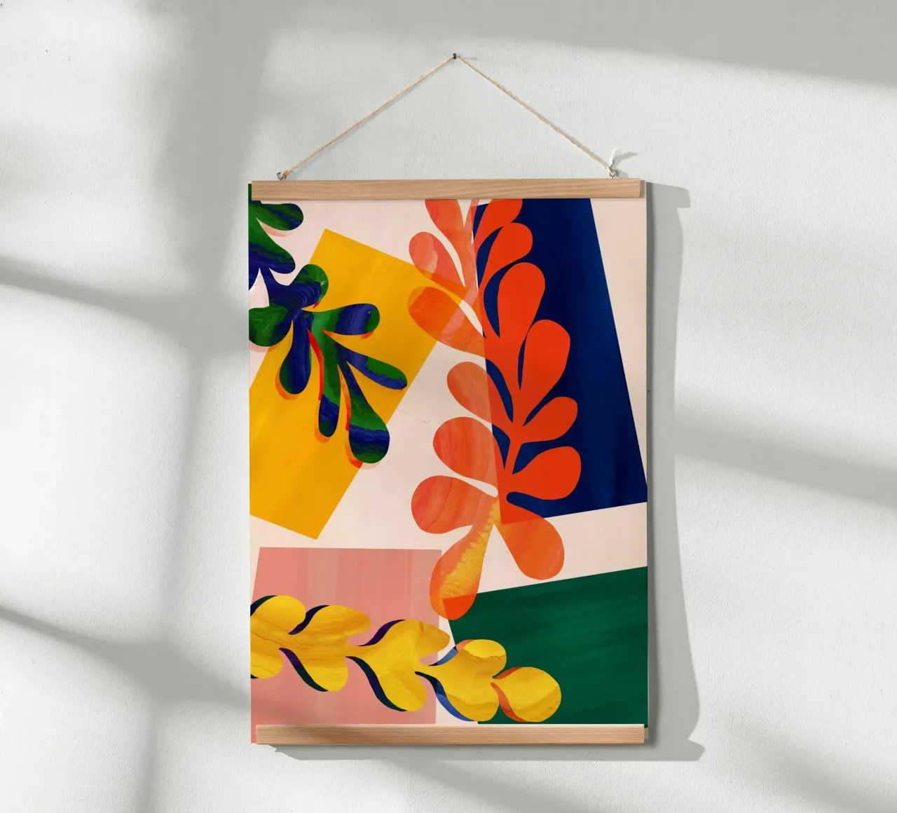 Stampa artistica di foglie astratte colorate poster da Violets Print House