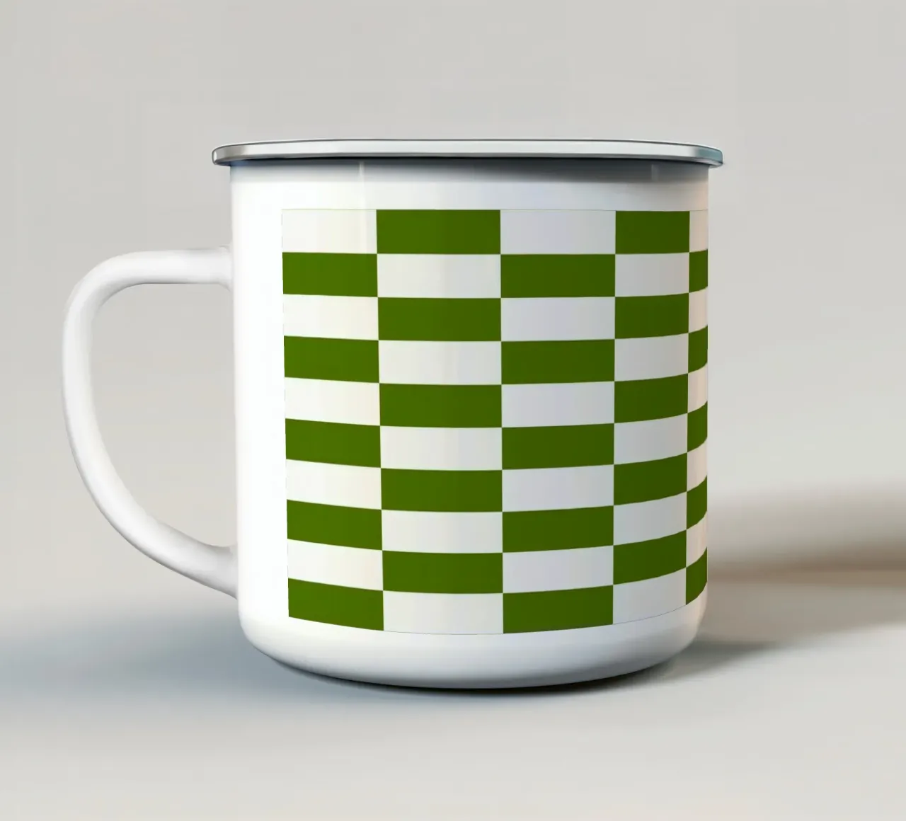 Strisce a quadri verdi di metà secolo tazza in smalto da Timeless moderna