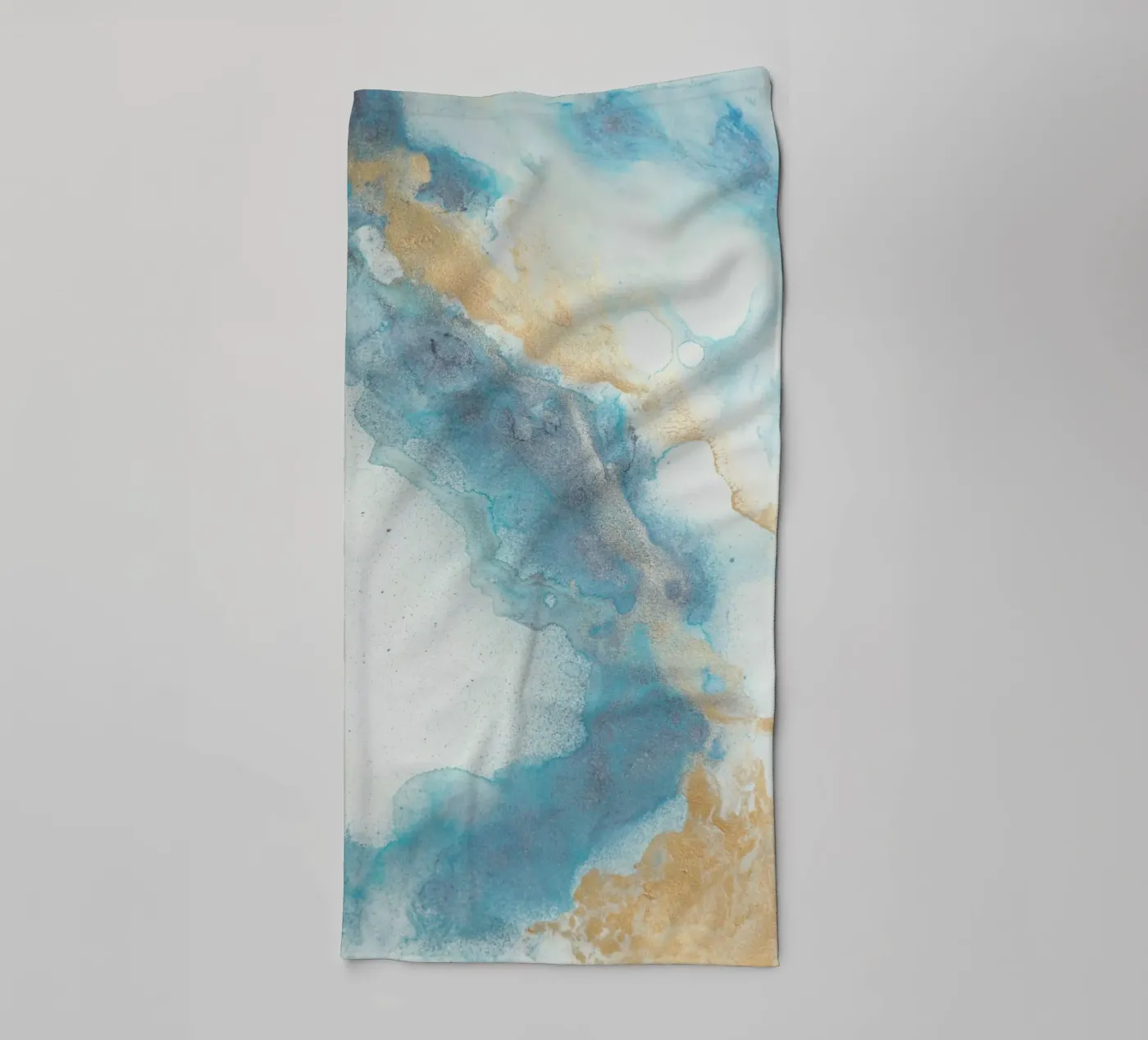 Blauwe kust badhanddoek van Eva Nev Watercolor