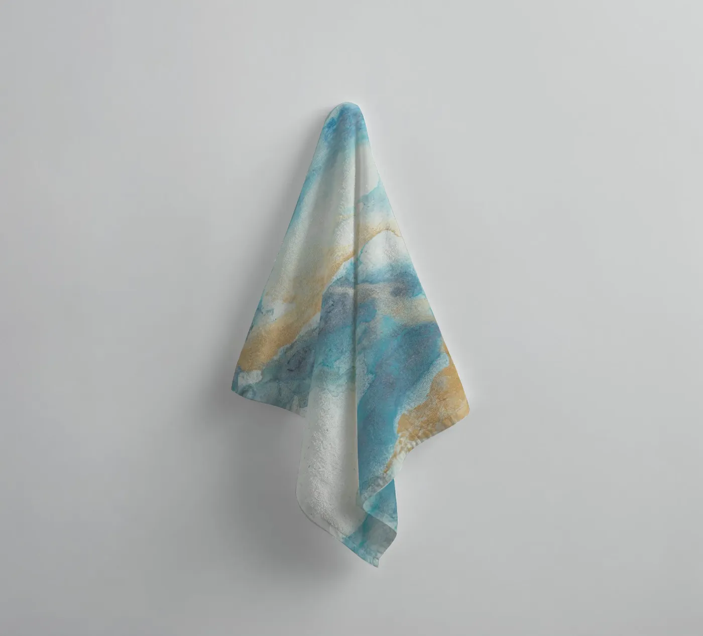 Blauwe kust badhanddoek van Eva Nev Watercolor