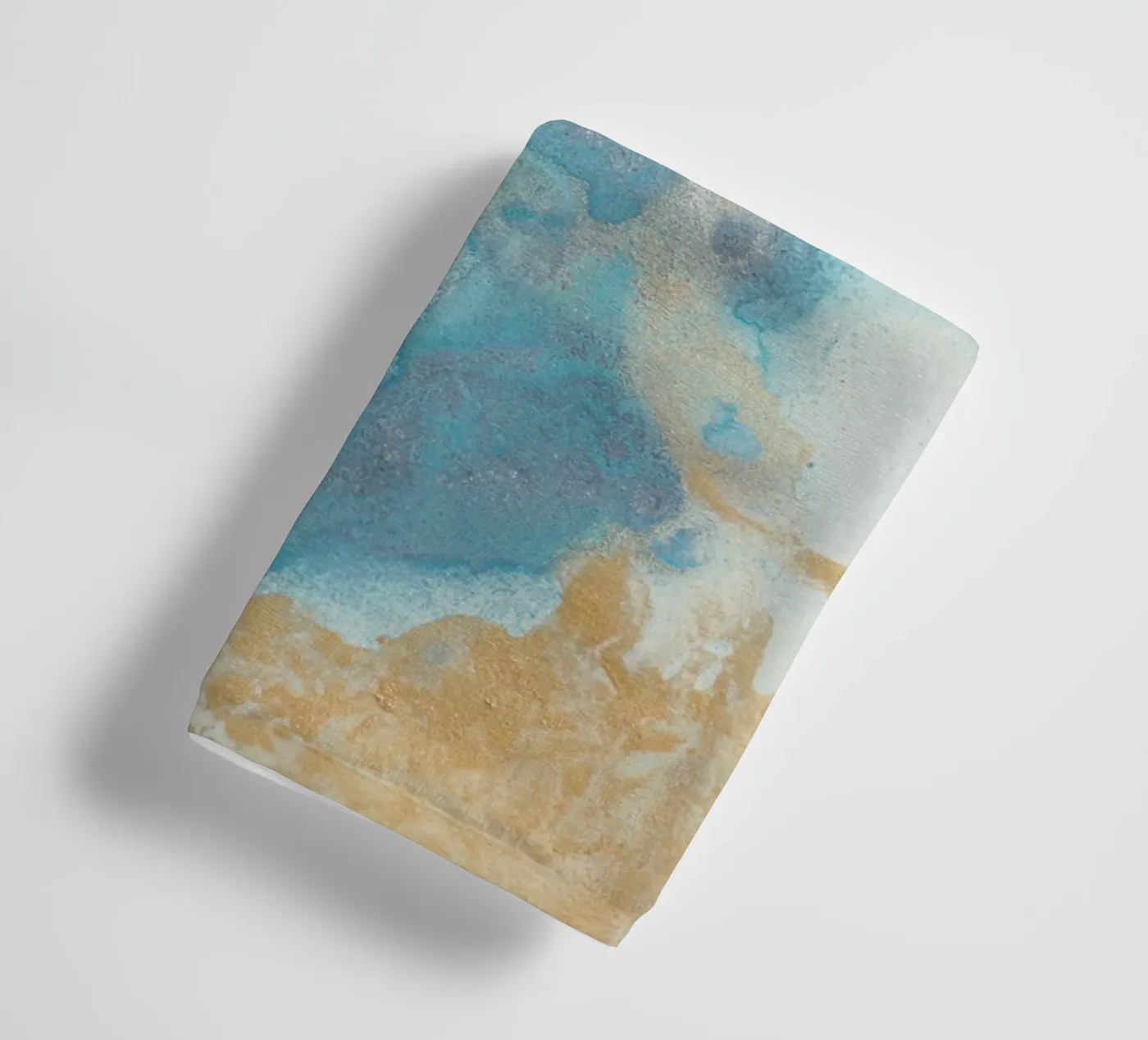 Blauwe kust badhanddoek van Eva Nev Watercolor