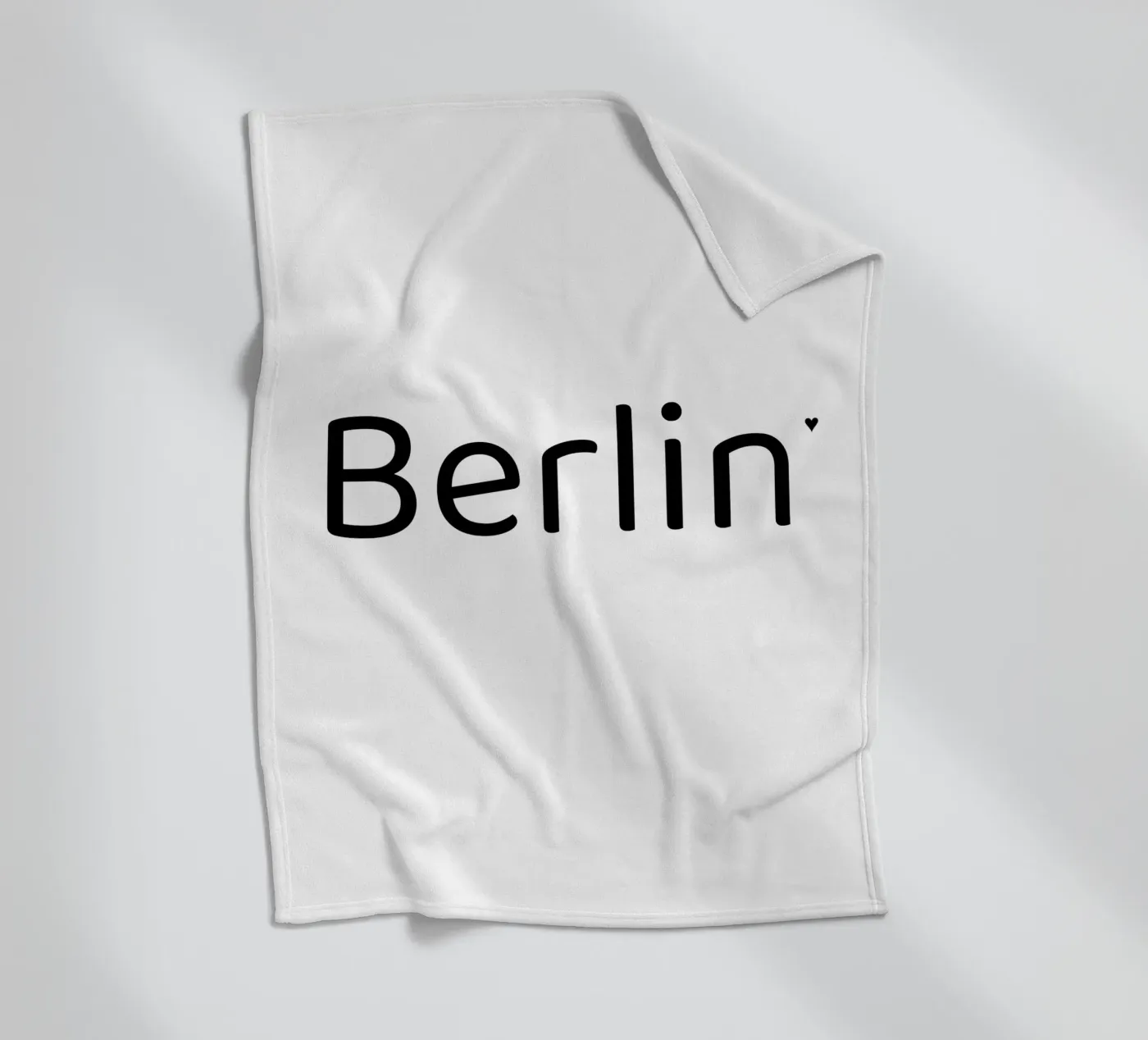 Berlin Fleecedecke von typotraveler