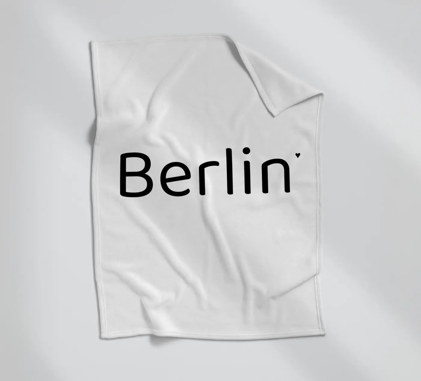 Berlin Fleecedecke von typotraveler