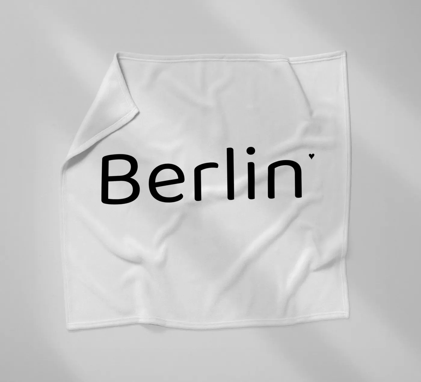 Berlin Fleecedecke von typotraveler