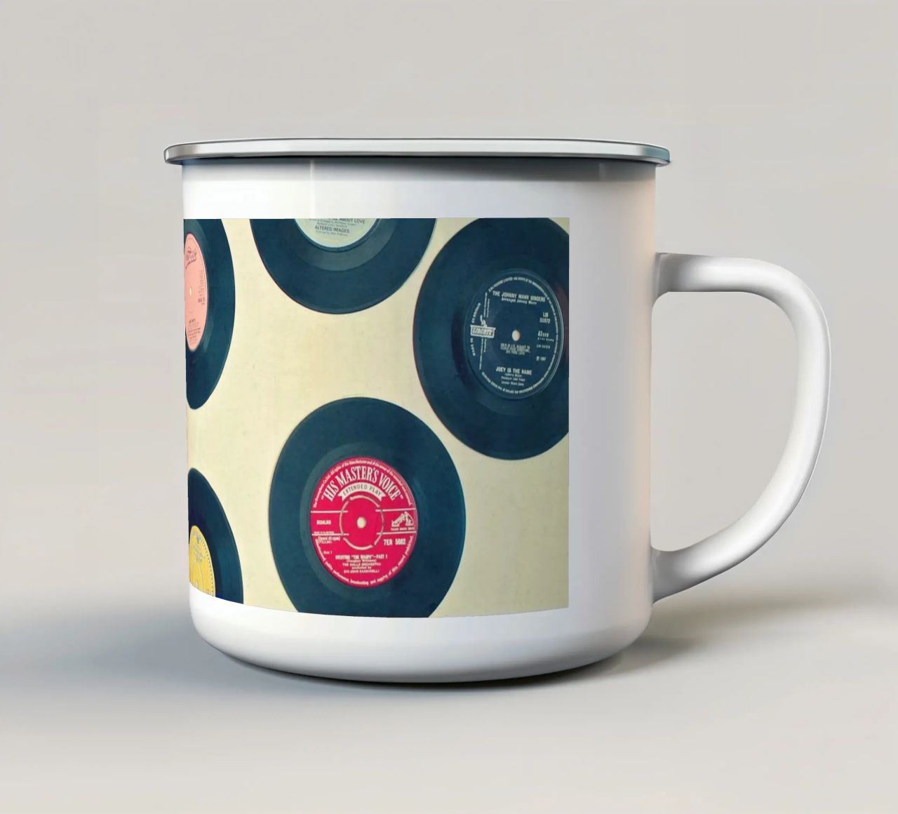 Tutti i nostri ieri tazza in smalto da Cassia Beck Photography