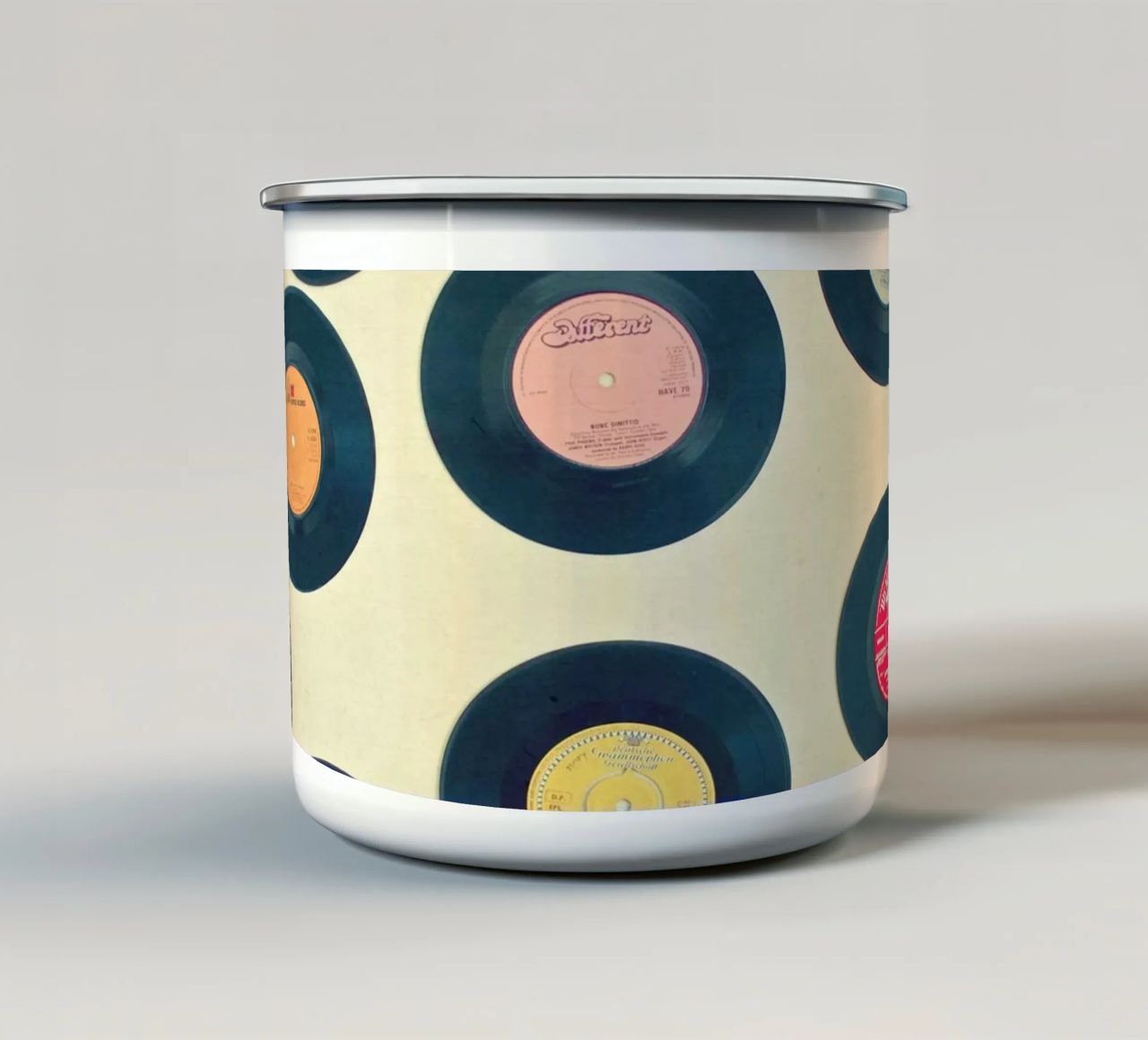 Tutti i nostri ieri tazza in smalto da Cassia Beck Photography