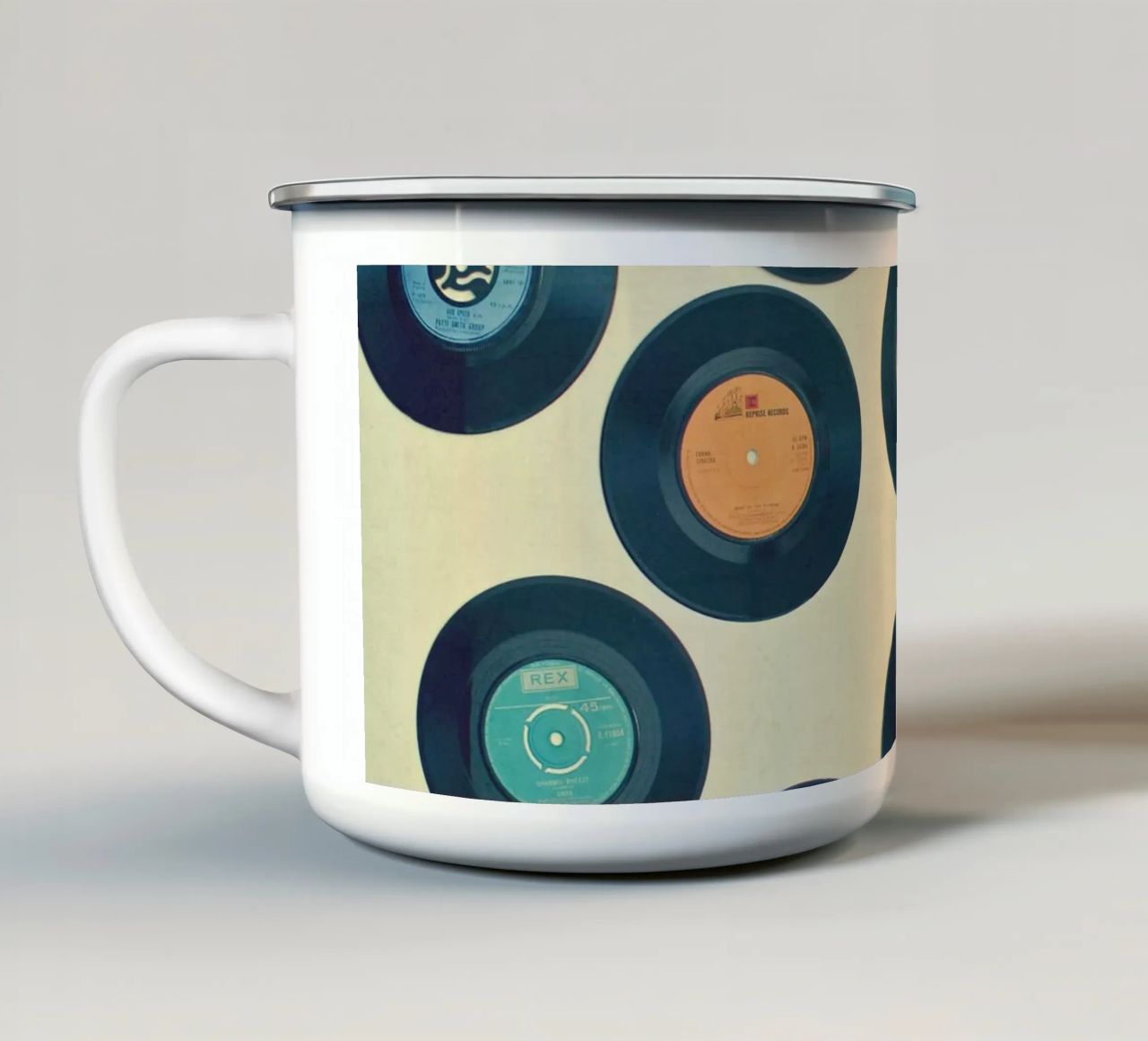 Tutti i nostri ieri tazza in smalto da Cassia Beck Photography