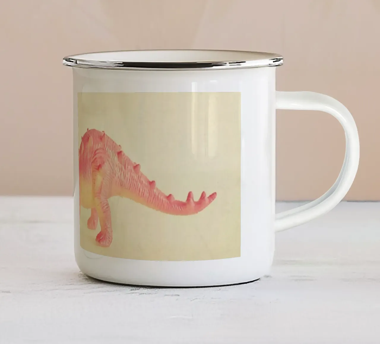 Dinosauro rosa tazza in smalto da Cassia Beck Photography