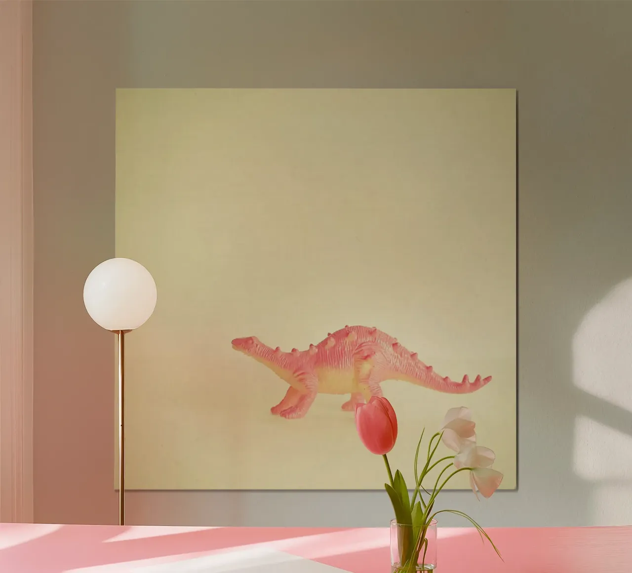 Dinosauro rosa poster con telaio in legno da Cassia Beck Photography