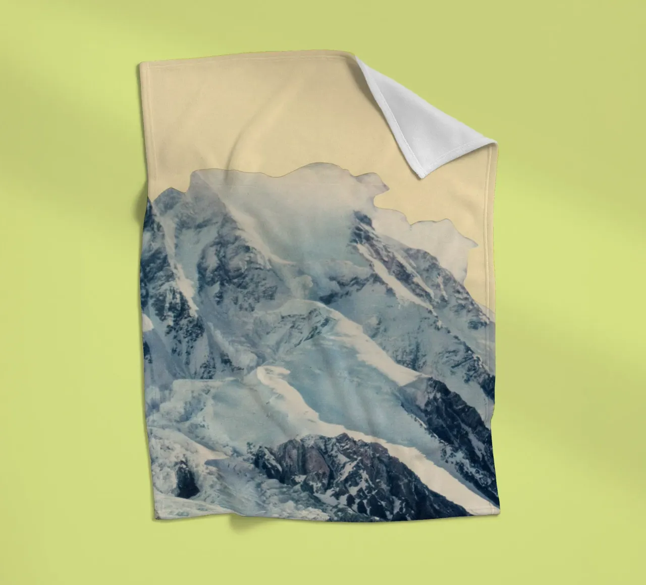 Avalanche coperta in pile da Cassia Beck Collage
