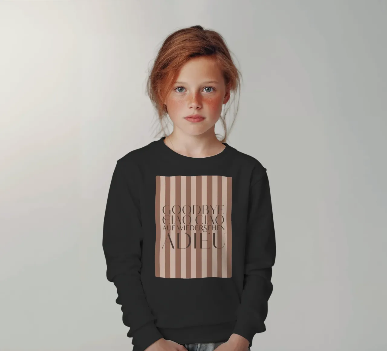 Addio 2025 - Goodbye Ciao Ciao Auf Wiedersehen Adieu felpa bambino da DesigndN Christmassy