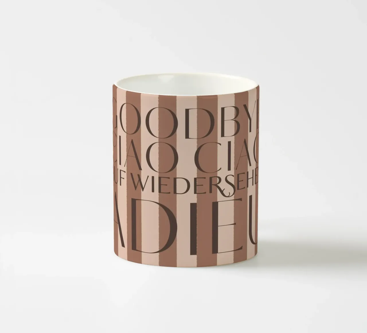 Addio 2025 - Goodbye Ciao Ciao Auf Wiedersehen Adieu tazza in ceramica da DesigndN Christmassy