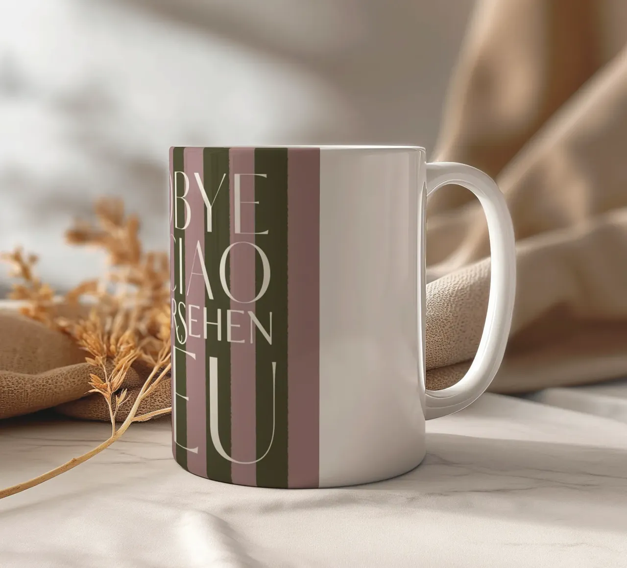 Addio 2025 - Goodbye Ciao Ciao Auf Wiedersehen Adieu tazza in ceramica da DesigndN Christmassy