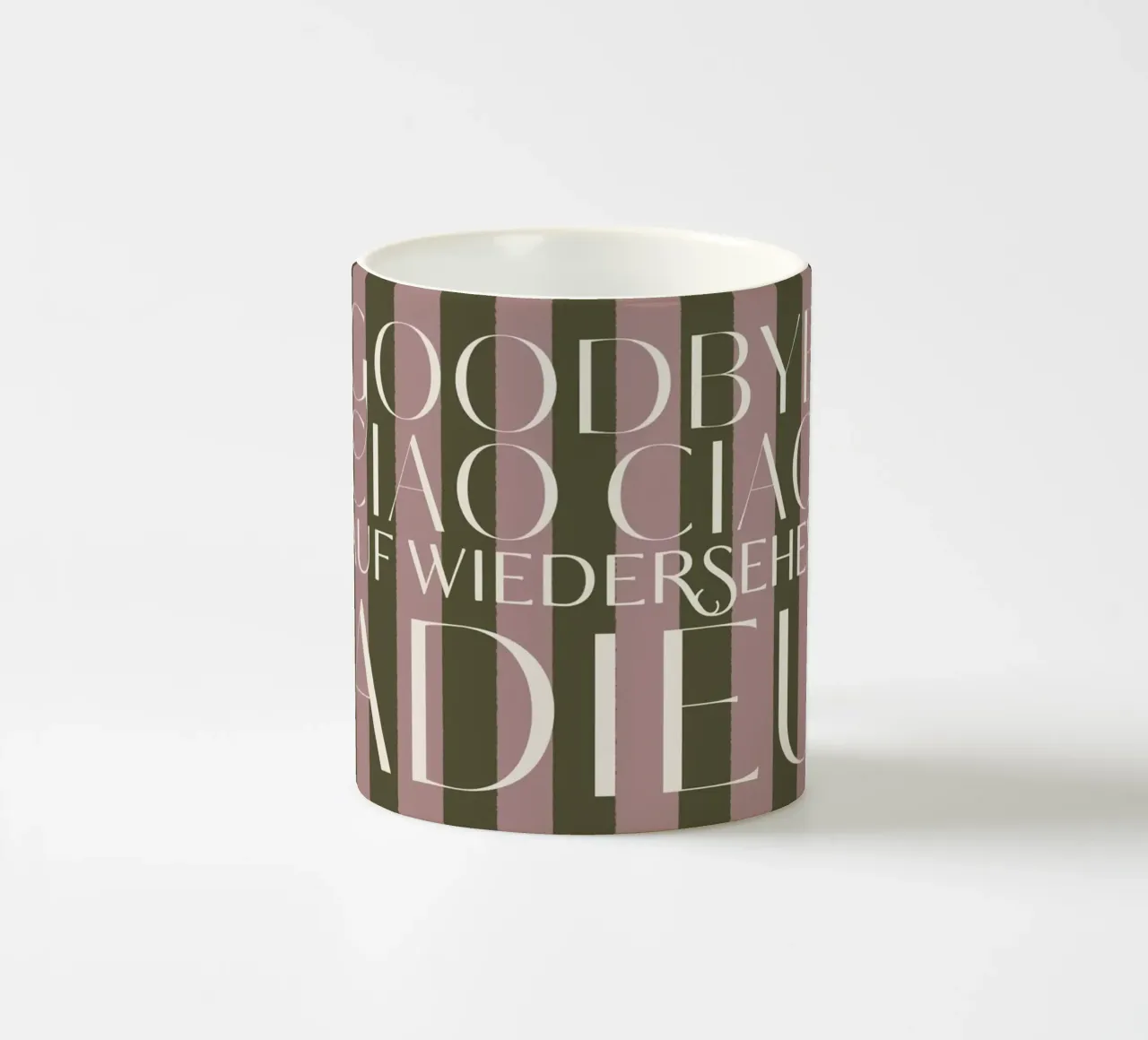 Addio 2025 - Goodbye Ciao Ciao Auf Wiedersehen Adieu tazza in ceramica da DesigndN Christmassy