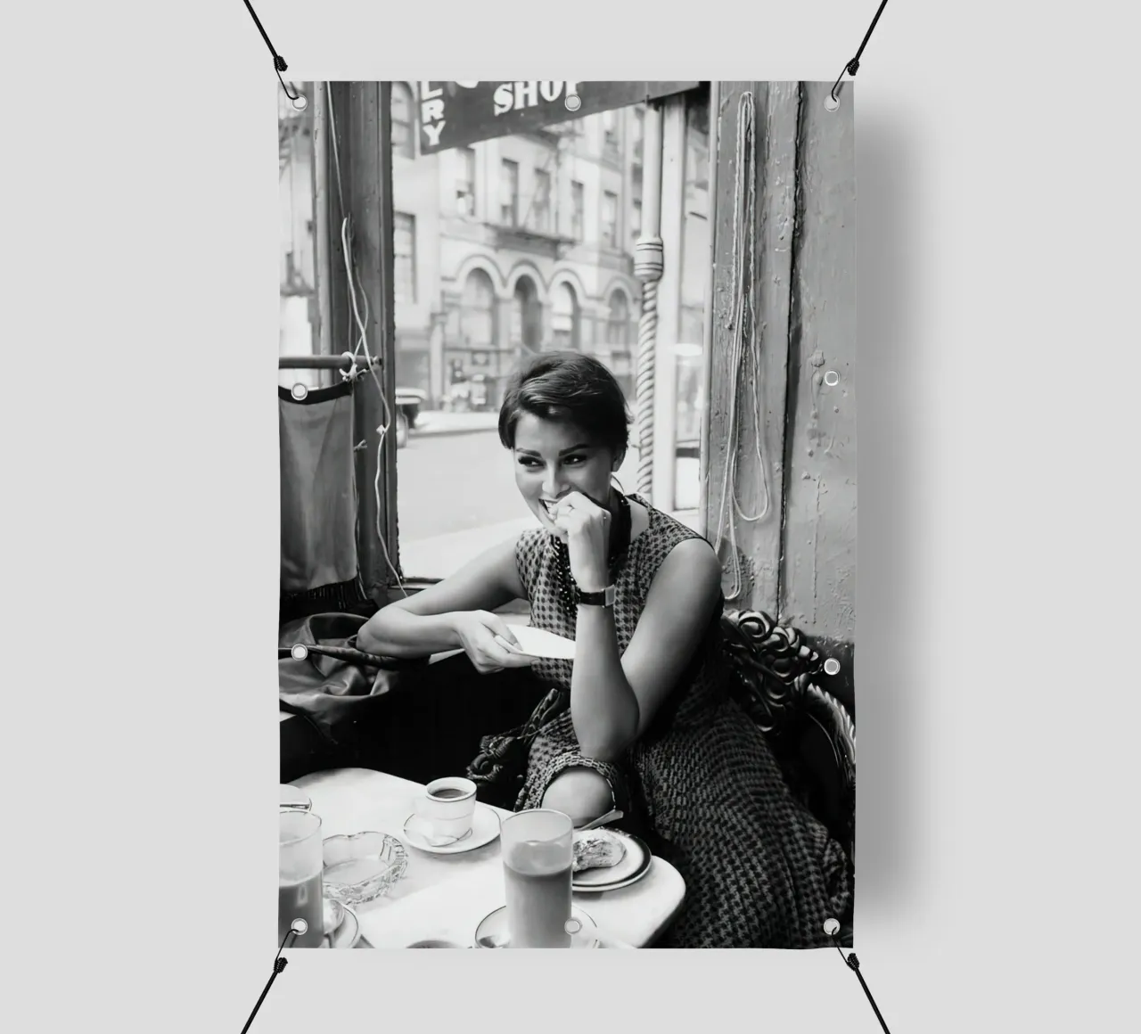 Sophia Loren in un caffè telo in pvc da Rachelwhell