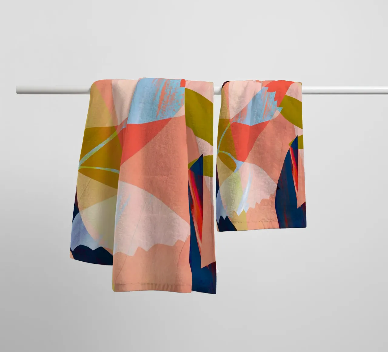 Grote bloem abstracte kunstdruk badhanddoek van Violets Print House
