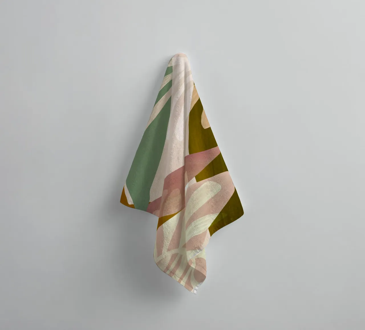 Neutral Abstract Leaf Art Print badhanddoek van Violets Print House