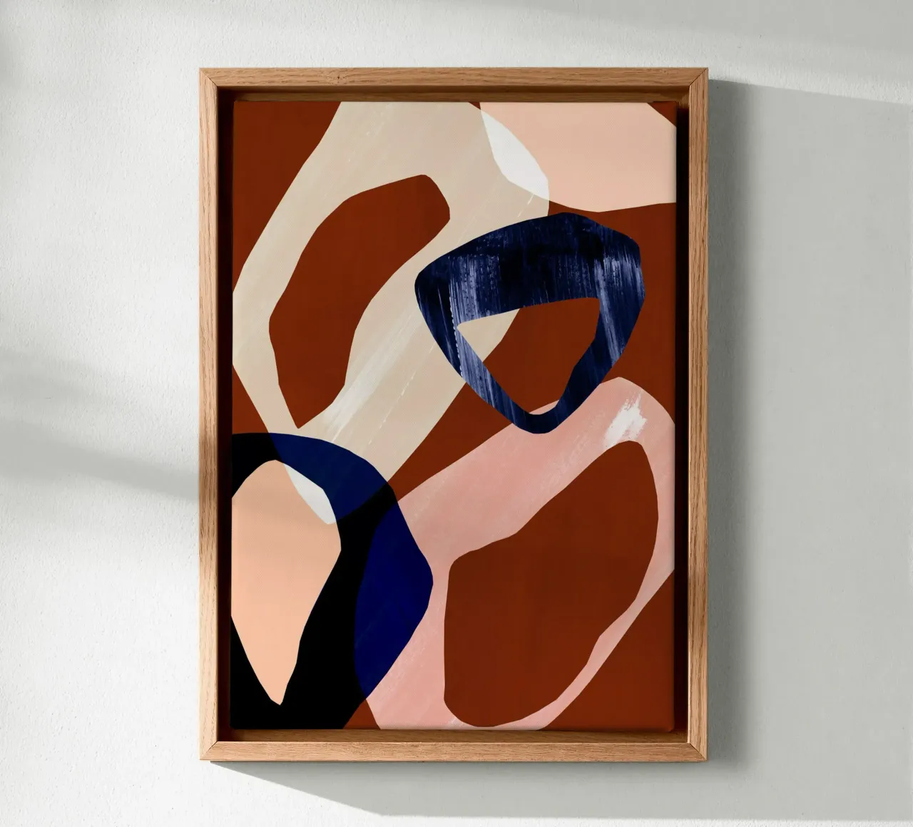 Übergroßer rot-blauer abstrakter Druck Leinwand mit Schattenfugenrahmen von Violets Print House