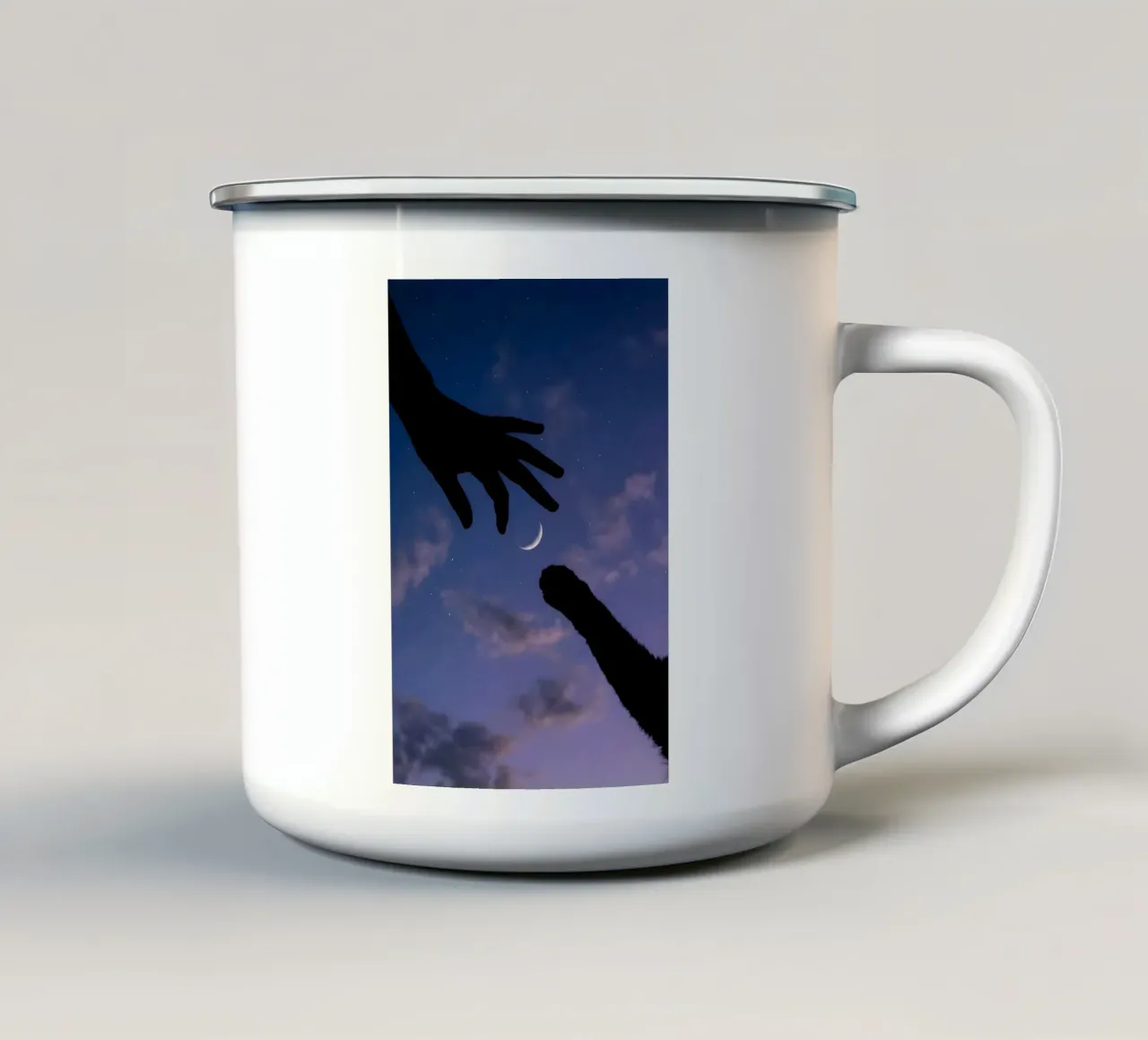 Hand en kattenpoot reikend naar de halve maan Art Print emaille mok van Cosmic Reverie Studio