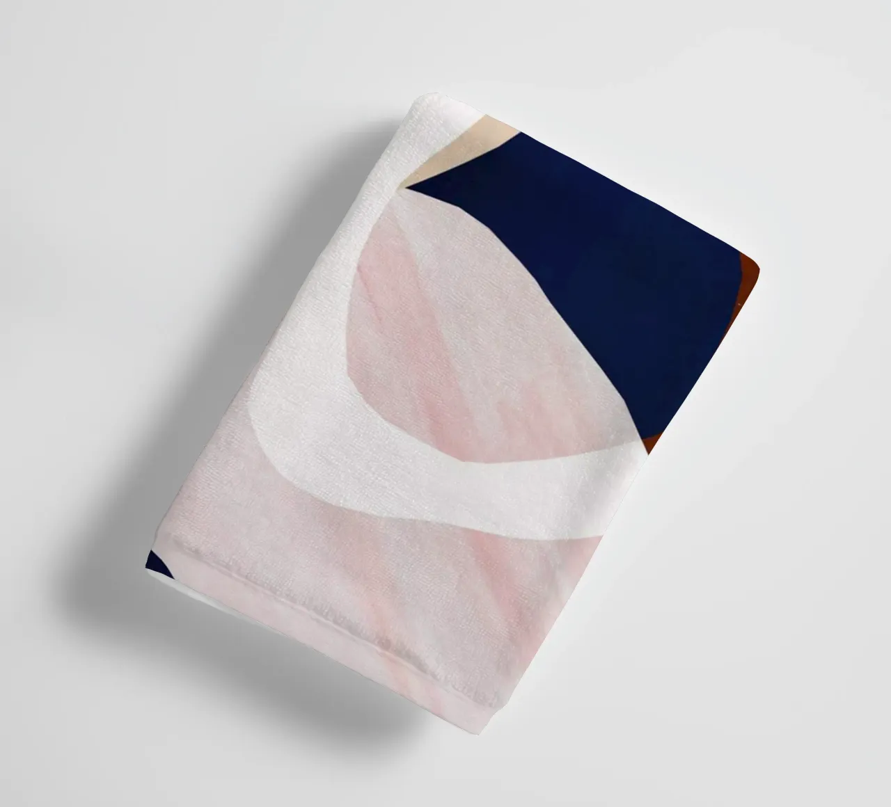 Dunkler abstrakter Kreis Kunstdruck Handtuch von Violets Print House