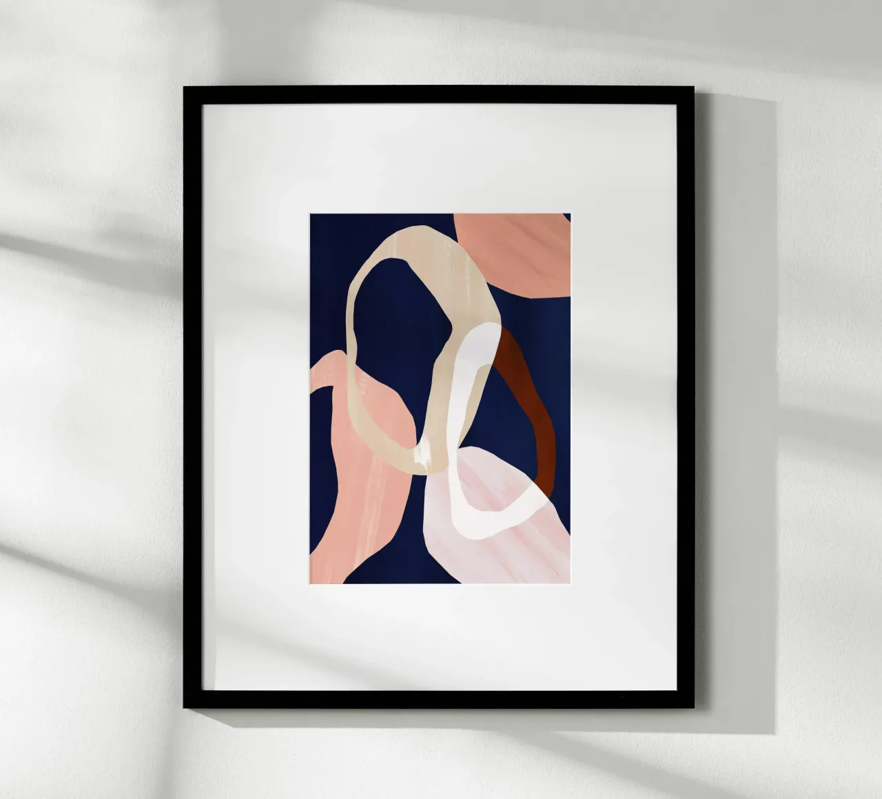 Donkere abstracte cirkel kunstdruk poster met aluminium frame van Violets Print House