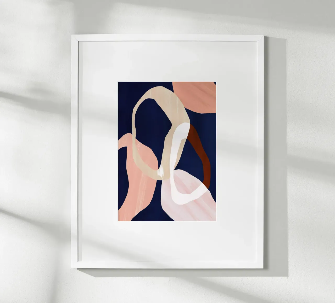 Donkere abstracte cirkel kunstdruk poster met aluminium frame van Violets Print House