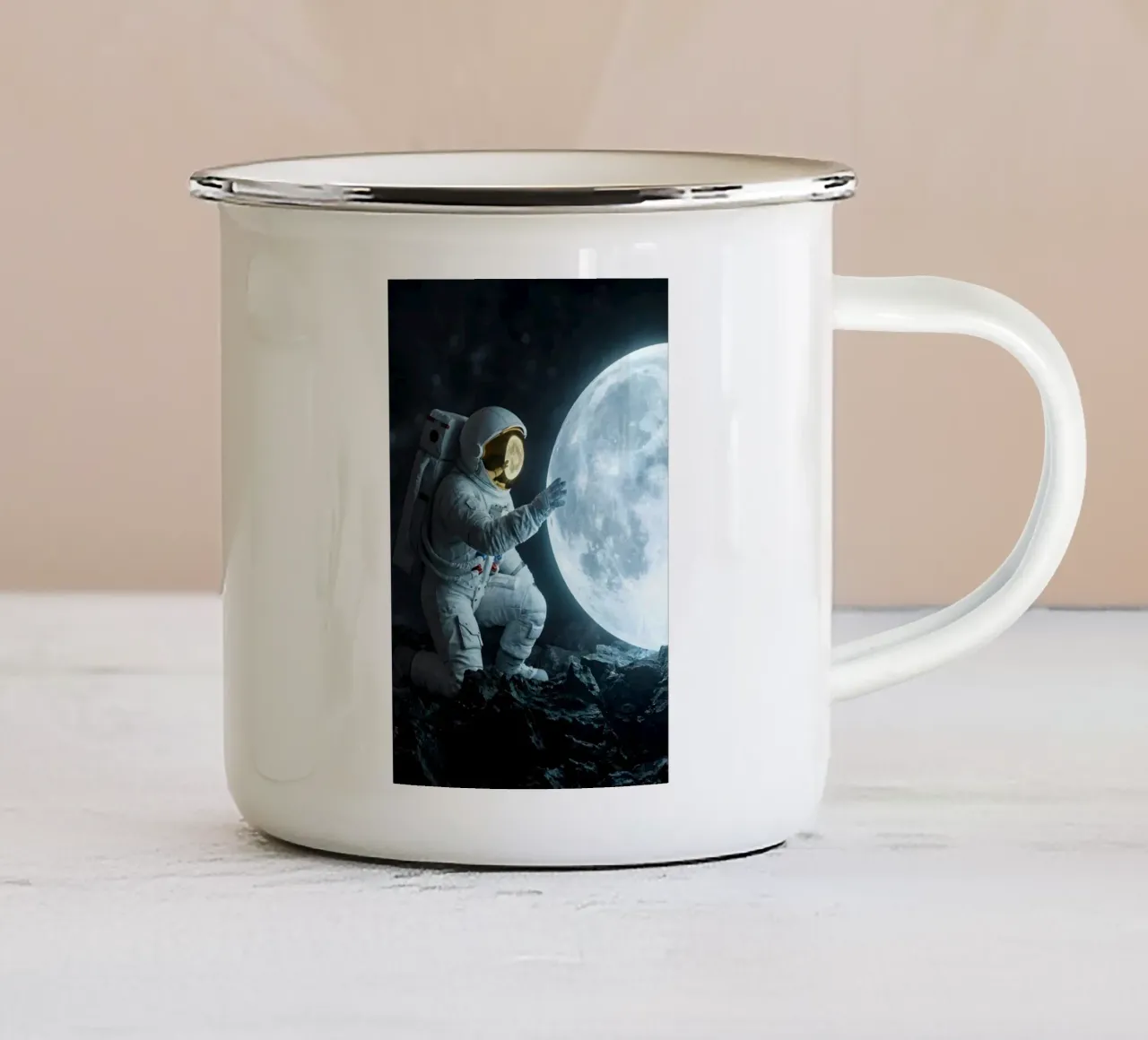 Astronauta che tocca una luna incandescente in un paesaggio cosmico tazza in smalto da Cosmic Reverie Studio