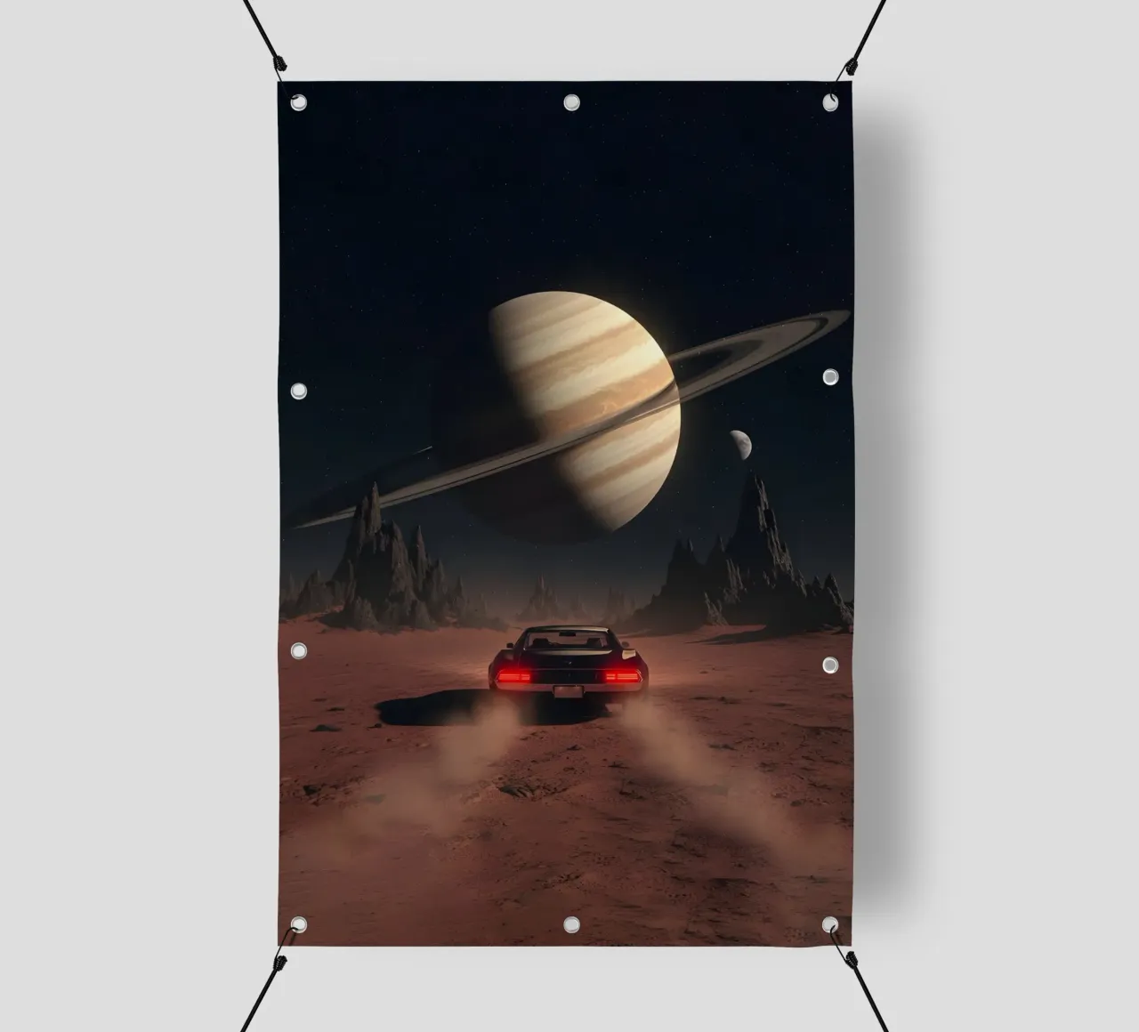 Auto retrò che guida verso Saturno in un mondo desertico alieno telo in pvc da Cosmic Reverie Studio