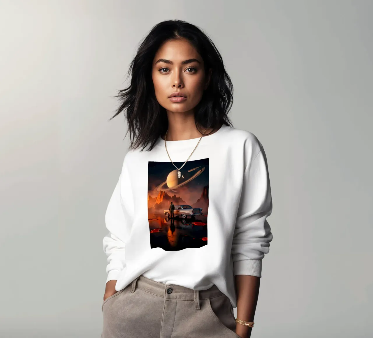 Esploratore retrò con auto d'epoca su un pianeta alieno in fiamme felpa da Cosmic Reverie Studio