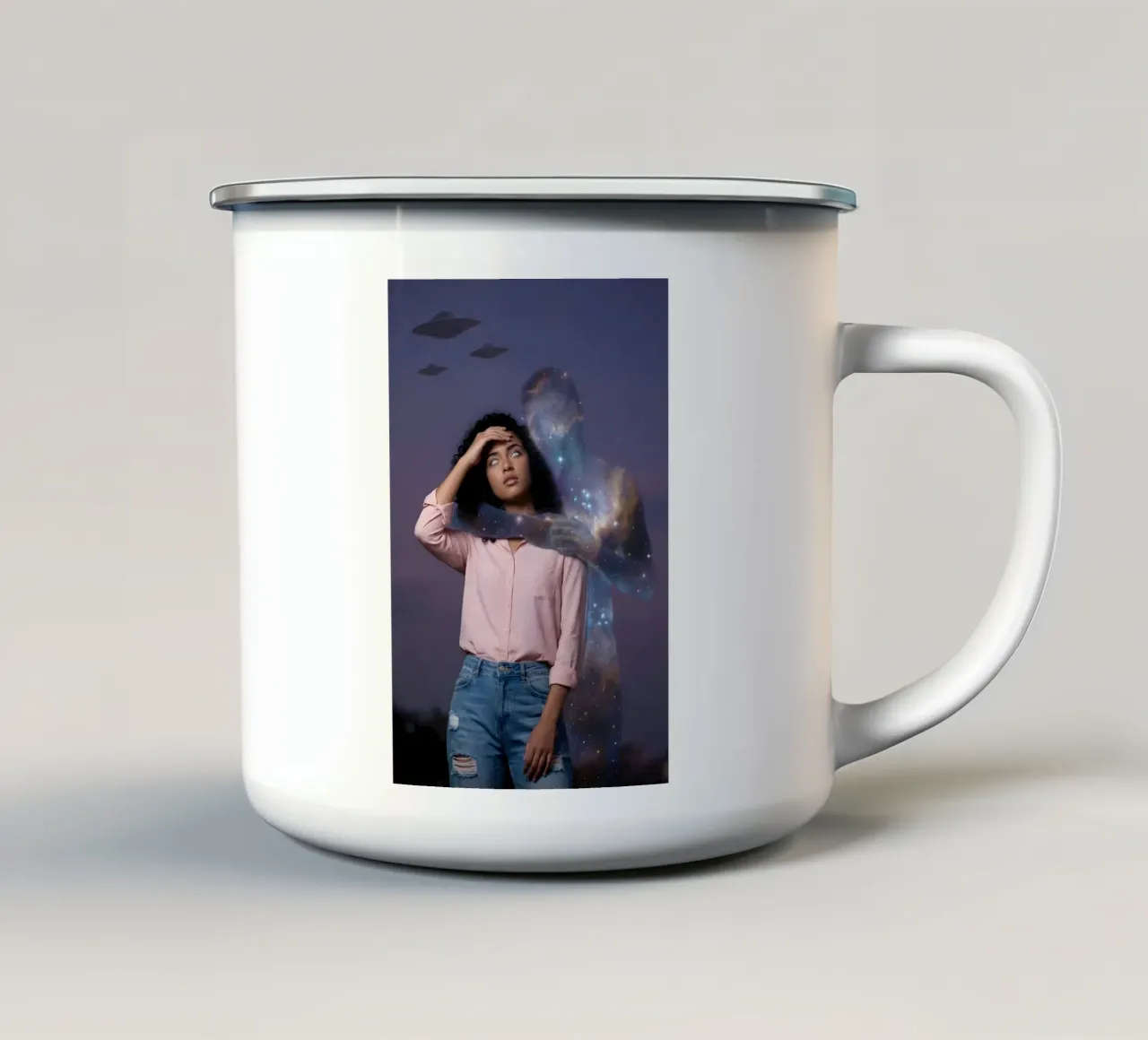 Kosmische Ontmoeting Surreal Buitenaards Bezoek Kunstdruk emaille mok van Cosmic Reverie Studio