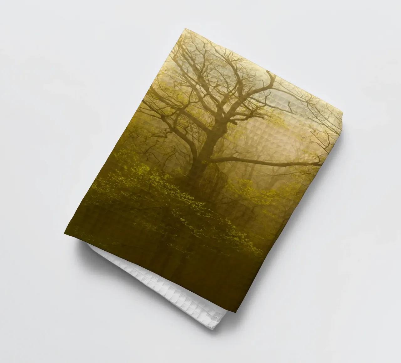 trockener Baum im Wald Geschirrtuch von onelife