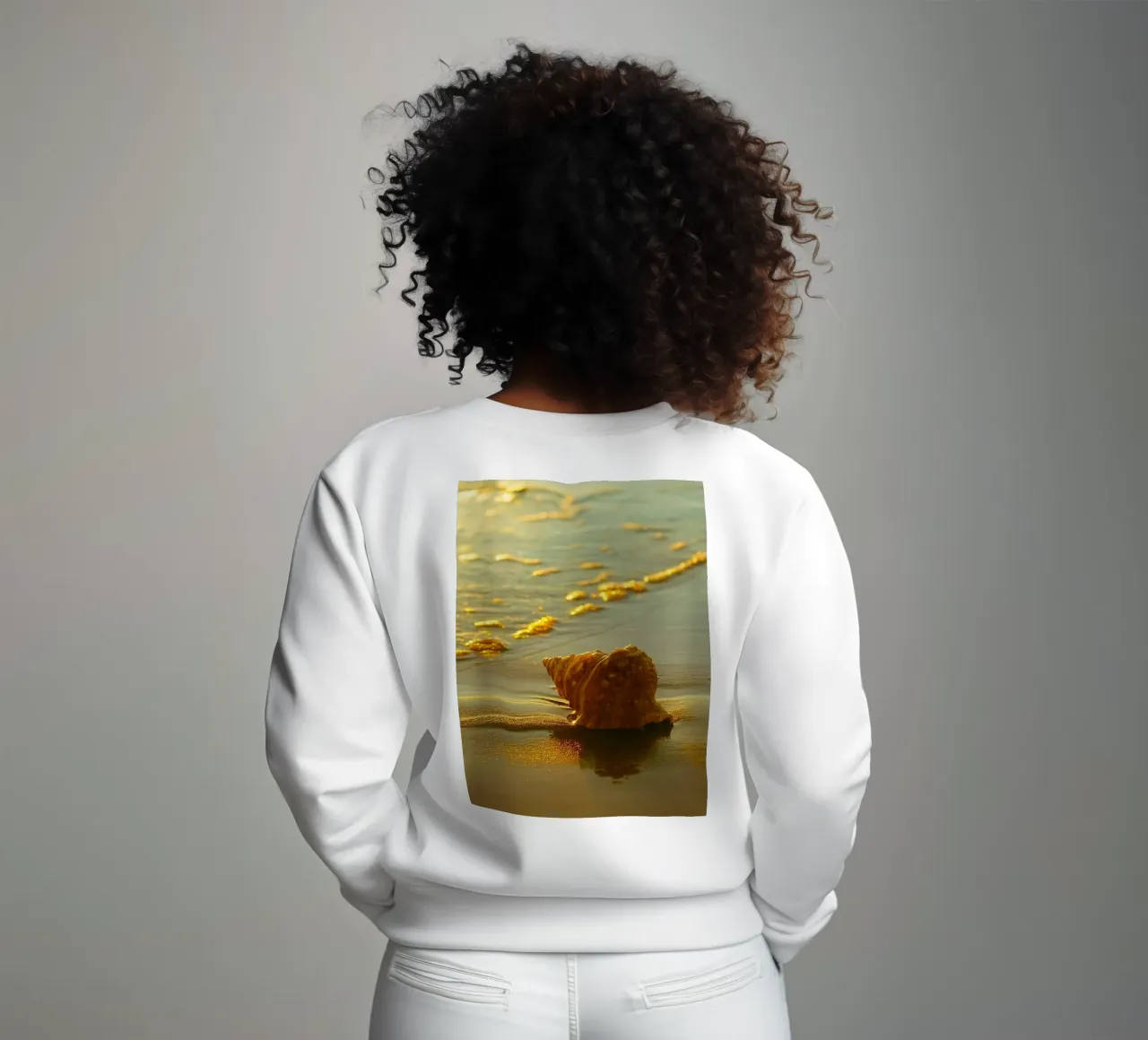 lumaca che cammina sulla sabbia della spiaggia felpa da onelife