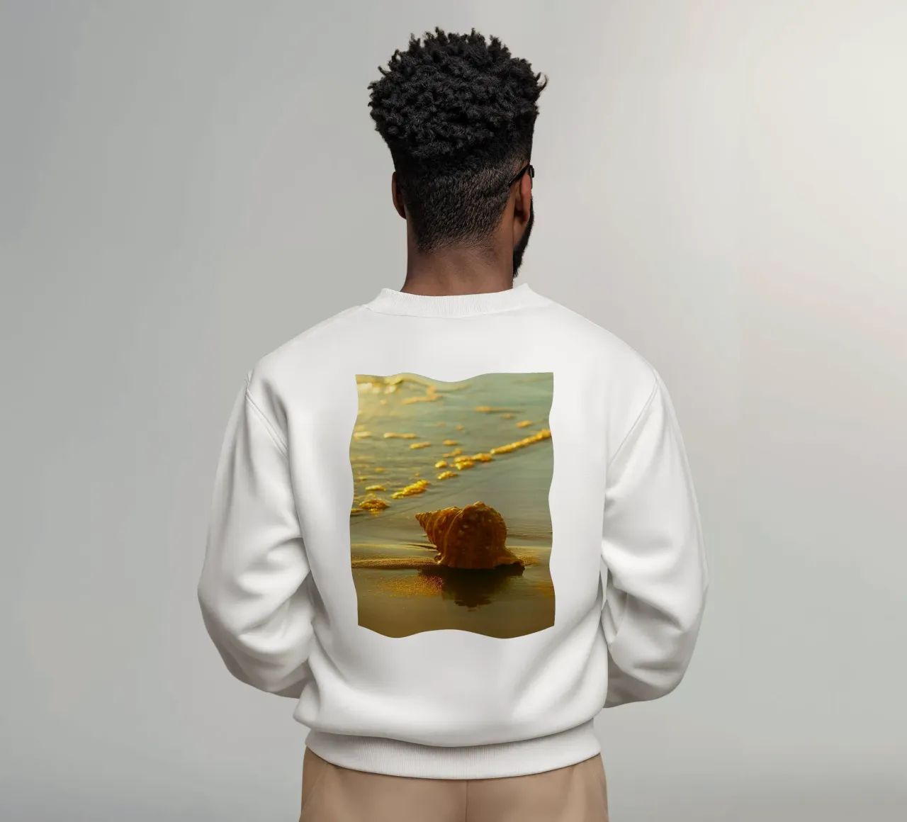 lumaca che cammina sulla sabbia della spiaggia felpa da onelife