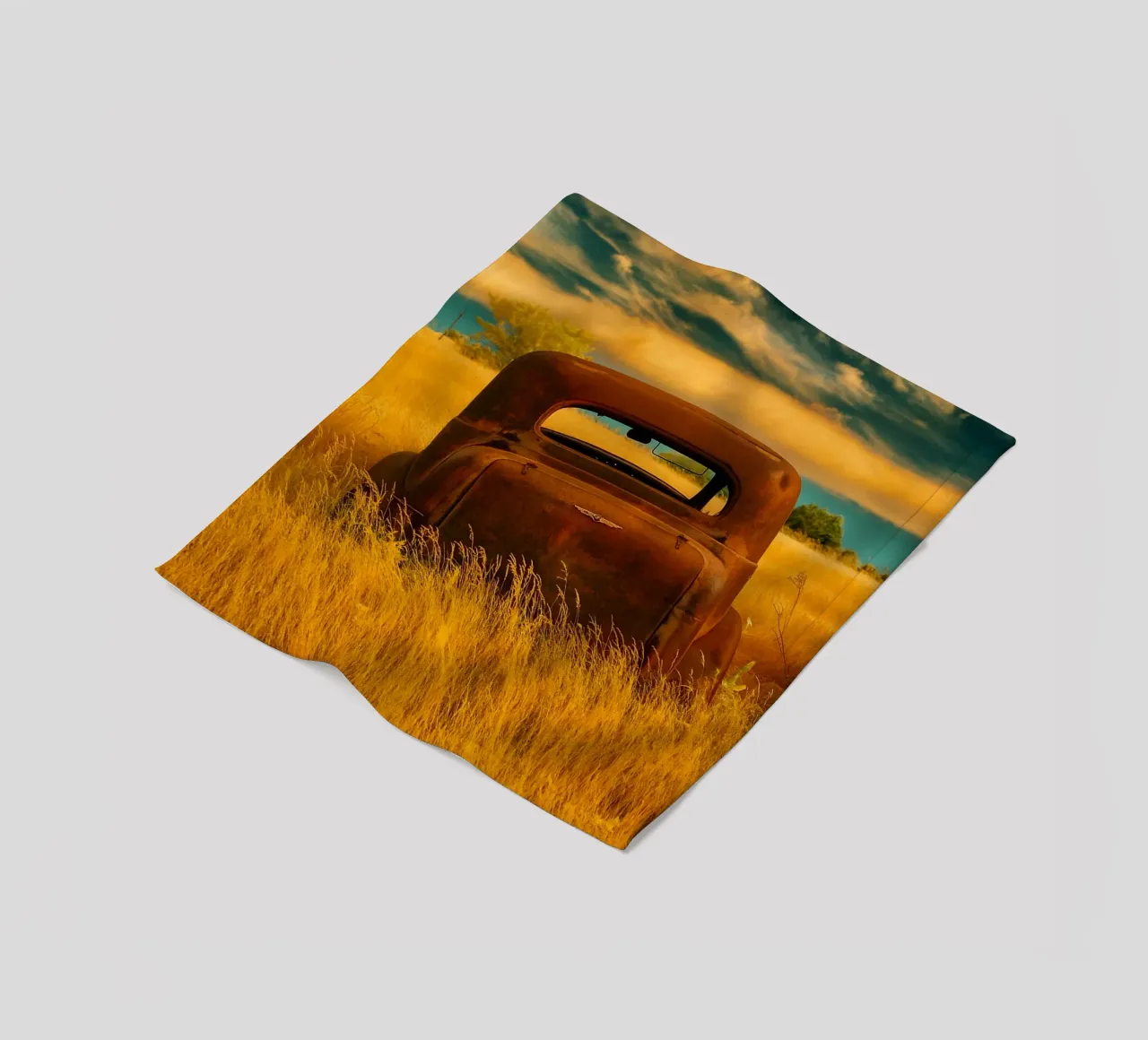 vintage rusty car Fleecedecke von onelife