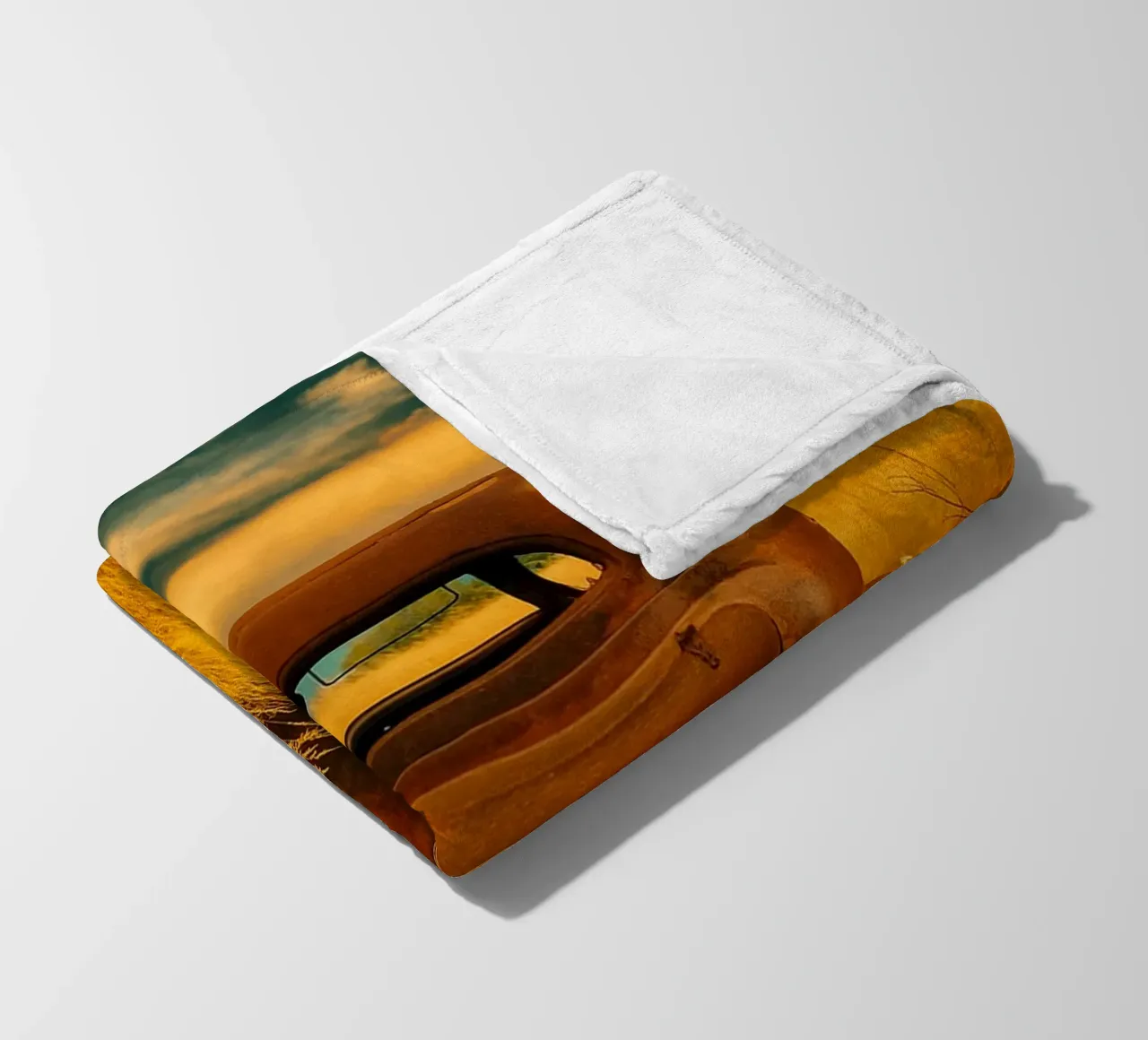 vintage rusty car Fleecedecke von onelife