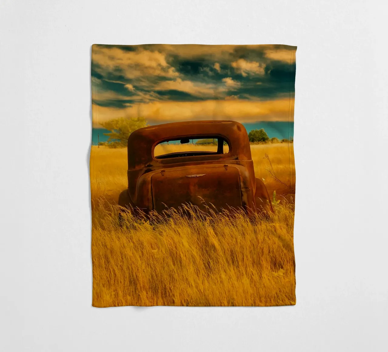 vintage rusty car Fleecedecke von onelife