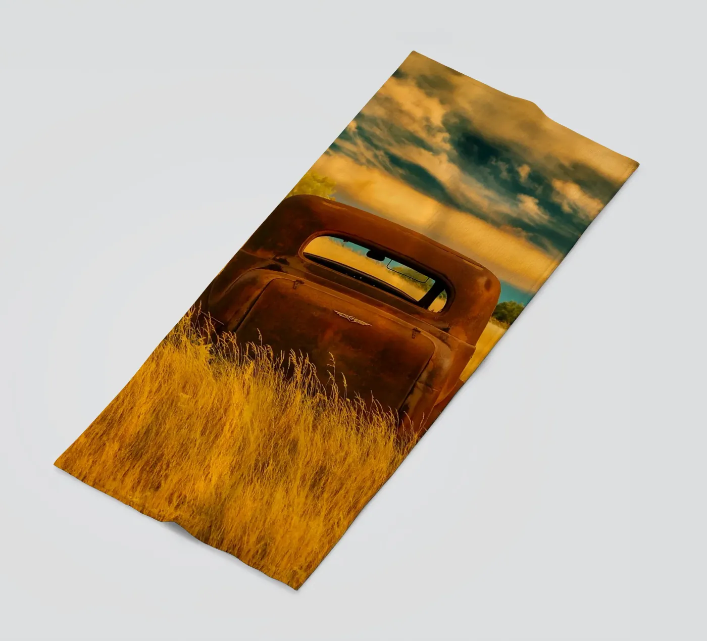 verrosteter Oldtimer Strandtuch von onelife