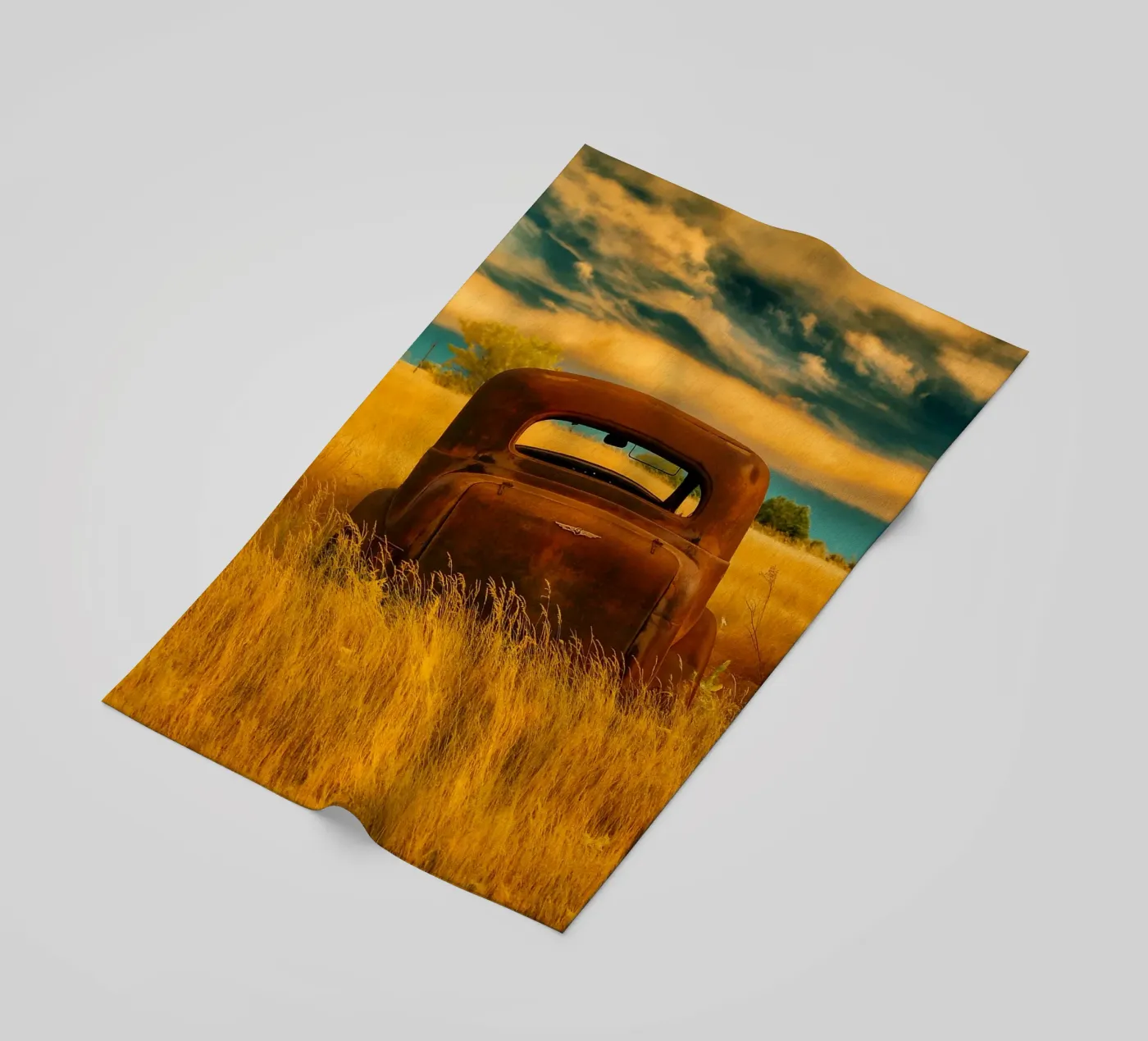 verrosteter Oldtimer Strandtuch von onelife