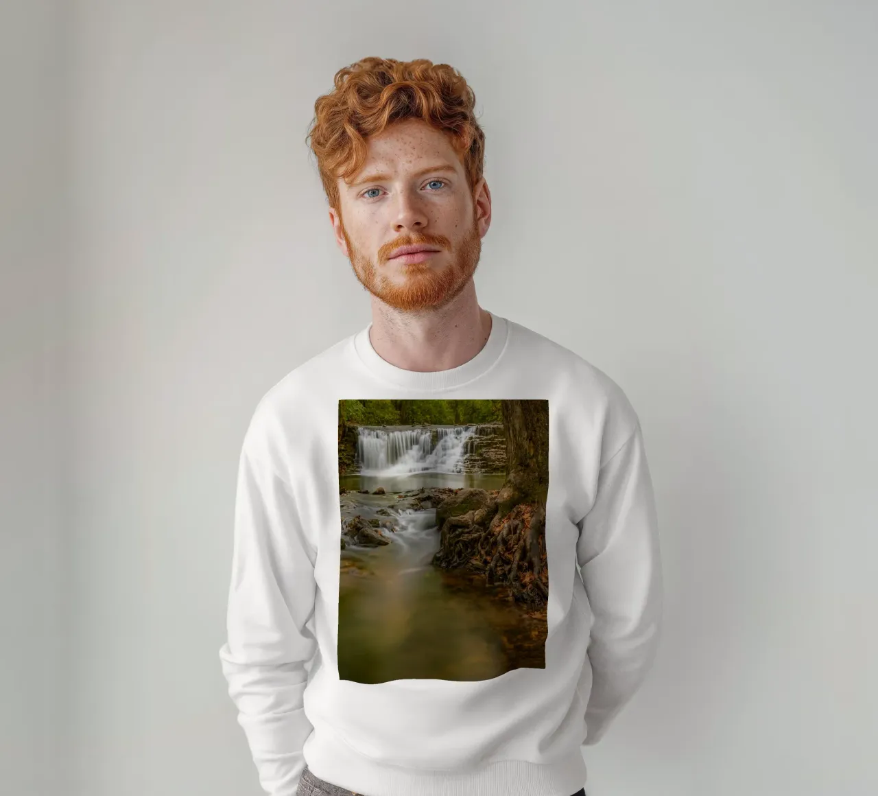 waterfall in the river felpa da onelife