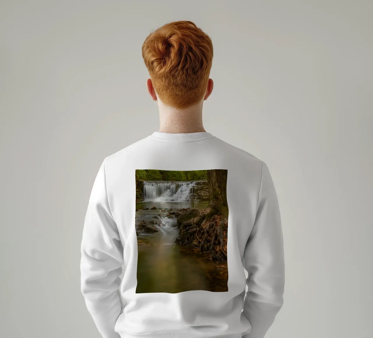 waterfall in the river felpa da onelife