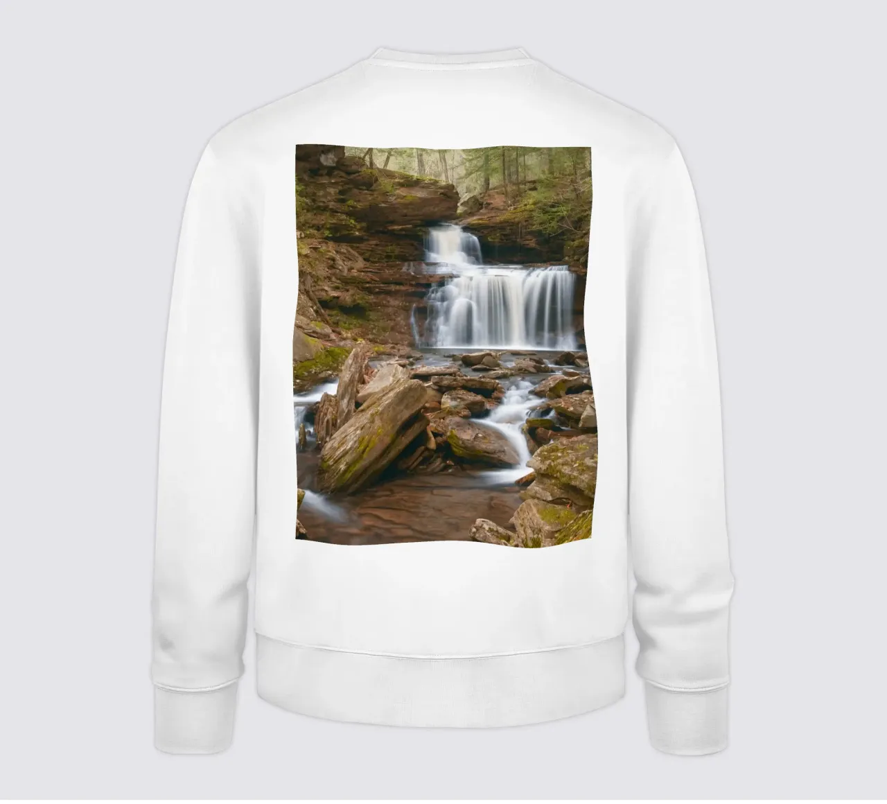 piccola cascata nel fiume felpa da onelife