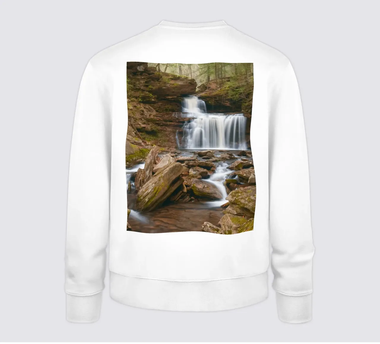 piccola cascata nel fiume felpa da onelife